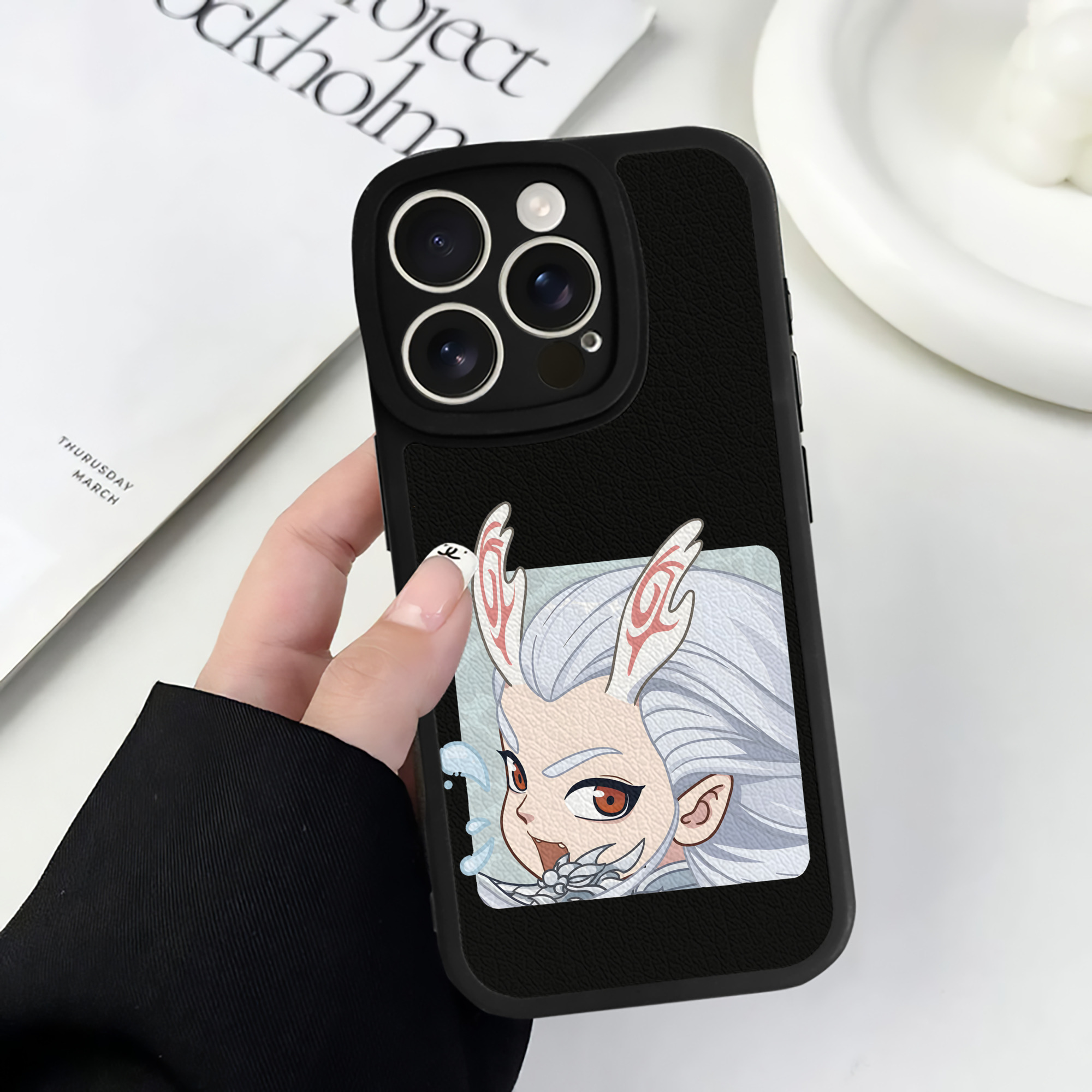 （画像用） Ne Zha 2 ナタ 魔童の大暴れ 【iPhone 16シリーズ対応】シリコンスマホケース（レザー調） 材質：シリコン